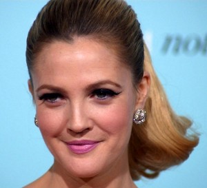 Drew Barrymore bekommt eine eigene Kosmetiklinie